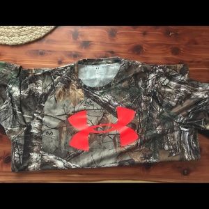 Men’s UNDER ARMOUR t shirt